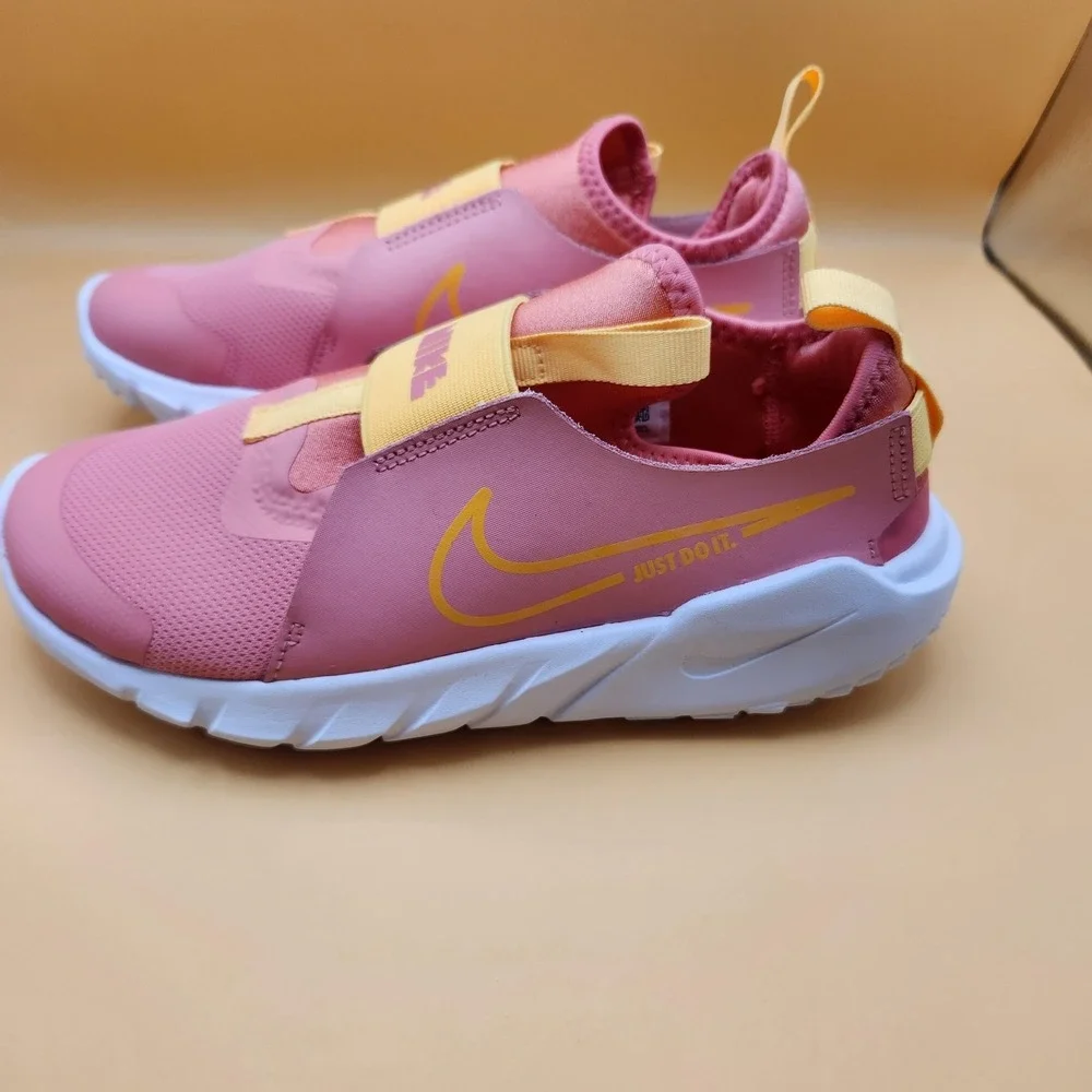 Nike Flex Runner 2 Shoes Youth Size 5Y Coral Chalk Slip On Running DJ6038-602